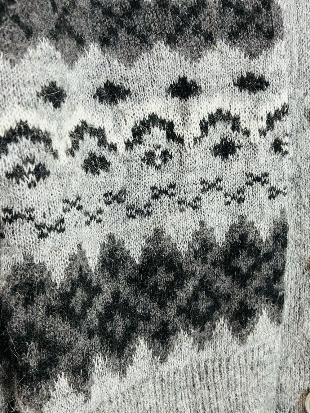 Vince grey and black fairisle alpaca blend v-neck cardigan sweater. Medium. - Picture 6 of 8